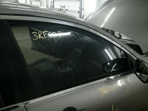 2009-2010 INFINITI G37 Door Glass - Front, Right (Passenger) (Used OEM)