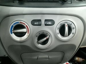 2006-2008 Hyundai Accent Manual Temperature Control with Heated Seats (Used OEM)