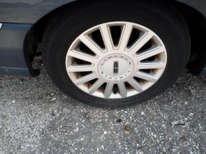 2003-2005 Lincoln Town Car Silver 17x7 14-Spoke Silver Painted Alloy Wheel (Used OEM)