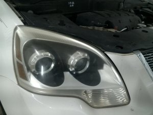 2008-2012 GMC Acadia Clear Headlight Assembly - Right (Passenger) (Used OEM)
