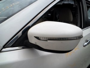 2014-2016 Nissan Rogue White Power Door/Side View Mirror - Left (Driver) (Used OEM)