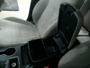 2016-2020 Kia Sorento Black Floor Console with Leather Armrest (Used OEM)