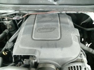 2007-2013 Chevrolet Avalanche Vortec V8 Engine Cover (Used OEM)