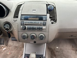 2005-2006 Nissan Altima Manual Temperature Control with Heated Seats (Used OEM)