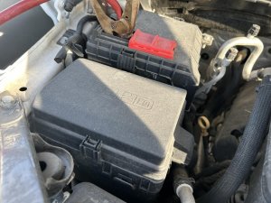 2020-2022 GMC Sierra 2500 HD Underhood Engine Fuse Box Assembly (Used OEM)