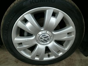 2002-2005 Volkswagen Beetle Chrome 17x7 6-Spoke Chrome Alloy Wheel (Used OEM)
