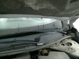 2013-2018 Nissan Altima Front Windshield Wiper Arm - Left (Driver) (Used OEM)