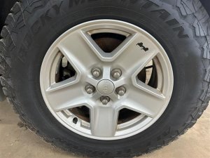 2020-2023 Jeep Gladiator Silver 17x7.5 5-Spoke Silver Painted Alloy Wheel (Used OEM)
