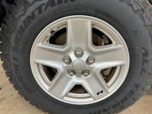 2020-2023 Jeep Gladiator Silver 17x7.5 5-Spoke Silver Painted Alloy Wheel (Used OEM)