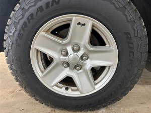 2020-2023 Jeep Gladiator Silver 17x7.5 5-Spoke Silver Painted Alloy Wheel (Used OEM)