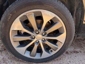 2019-2022 Jeep Cherokee Black 19x7.5 5-Spoke Polished Hyper Black Alloy Wheel (Used OEM)
