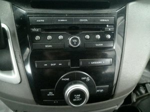 2011-2013 Honda Odyssey AM-FM-CD Radio Control Panel (Used OEM)