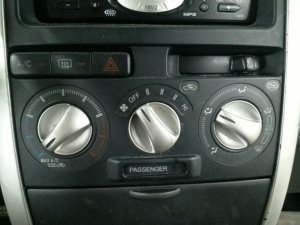 2000-2005 Toyota Echo Silver Temperature Control Module with Air Vents (Used OEM)