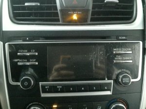 2017-2018 Nissan Altima AM FM CD Radio Receiver with 5-Inch Display (Used OEM)
