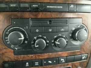 2006-2007 Jeep Commander Temperature Control Module (Used OEM)