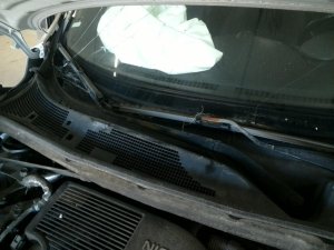 2011-2017 Nissan Juke Front Windshield Wiper Arm - Right (Passenger) (Used OEM)
