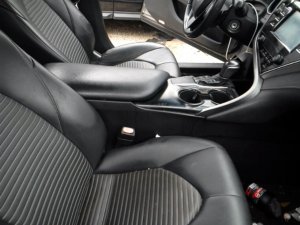 2018-2020 Toyota Camry Black Floor Console Assembly with Single USB Port (Used OEM)
