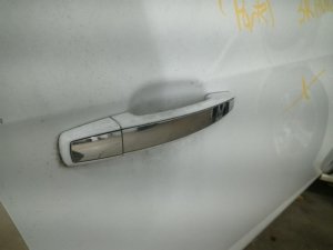 2012-2016 Buick Regal White Exterior Door Handle Assembly with Chrome Insert - Front, Right (Passenger) (Used OEM)