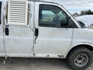 2010-2024 Chevrolet Express 2500 White Exterior Door Handle - Right (Passenger) (Used OEM)