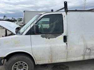 2010-2024 Chevrolet Express 2500 White Exterior Door Handle - Left (Driver) (Used OEM)