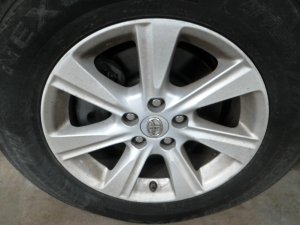 2011-2013 Toyota Highlander 17x7.5 7-Spoke Silver Painted Alloy Wheel (Used OEM)