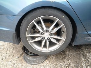 2015-2017 Hyundai Sonata 18x7.5 Machined Charcoal Alloy Wheel (Used OEM)