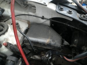 2010-2011 Kia Soul Engine Fuse Box with Wiring Harness (Used OEM)