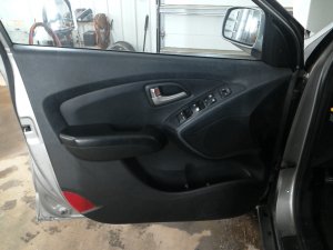 2010-2015 Hyundai Tucson Black Door Interior Trim Panel with Power Windows and Power Locks - Front, Left (Driver) (Used OEM)