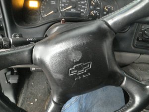 2001-2005 GMC Jimmy Black Steering Wheel Air Bag - Left (Driver) (Used OEM)