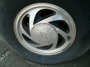 1995-2002 GMC Jimmy 15x7 6-Slot Alloy Wheel (Used OEM)