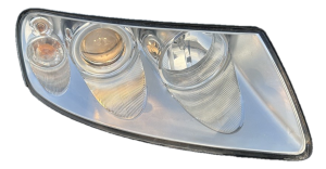 2004-2007 Volkswagen Touareg Black Headlight Assembly - Right (Passenger) (Used OEM)