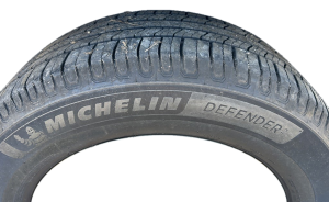 2007-2015 Lincoln MKX 235/65R18 Michelin Tire (Used OEM)