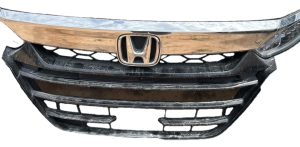 2018-2020 Honda Accord Black Grille Assembly with Chrome Moulding and Emblem (Used OEM)