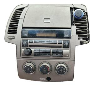 2005-2006 Nissan Altima AM-FM Stereo Radio Receiver with Single CD Player (Used OEM)