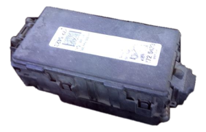 2004-2011 Lincoln Town Car Fuse Box (Used OEM)