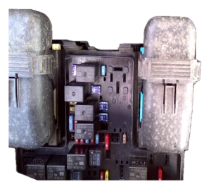 2015-2016 Lincoln MKZ Engine Fuse Box (Used OEM)