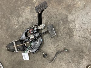2003-2007 GMC Sierra 1500 Fixed Accelerator and Brake Pedal Assembly (Used OEM)