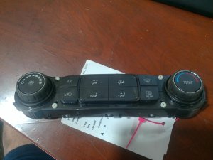 2017-2019 GMC Sierra 1500 Manual Temperature Control Module (Used OEM)