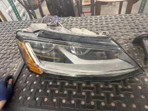 2017-2018 Volkswagen GTI Halogen Headlight Assembly - Right (Passenger) (Used OEM)