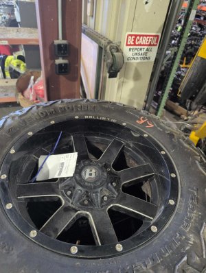 2004-2024 Chevrolet Silverado 1500 265/70R17 Arroyo Ecopro H/T Tire - Front (Used OEM)