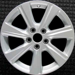 2011-2013 Toyota Highlander Silver 17x7.5 7-Spoke Silver Painted Alloy Wheel (Remanufactured OEM)