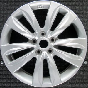 2010-2014 GMC Savana 1500 Silver Wheel (Remanufactured OEM)