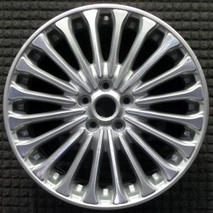 2013-2016 Ford Fusion Silver 18-Inch 20-Spoke Machined Charcoal Alloy Wheel (Remanufactured OEM)