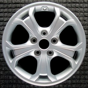 2009 Hyundai Tucson Silver 16x6.5 10-Spoke Alloy Wheel (Remanufactured OEM)
