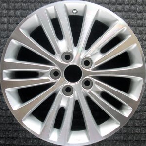 2013-2015 Toyota Avalon Silver 17-inch 15-Spoke Machined Silver Alloy Wheel (Remanufactured OEM)