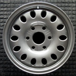 2002-2006 Chevrolet Avalanche 1500 Silver Wheel (Remanufactured OEM)