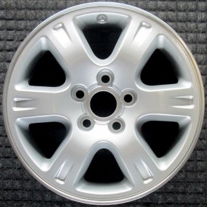 2001-2007 Toyota Highlander Silver Silver Painted Alloy Wheel (Remanufactured OEM)
