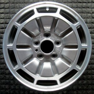 1985-1987 Volvo 760 Black Wheel (Remanufactured OEM)