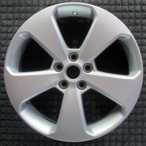 2011-2012 Chevrolet Cruze Silver 17x7 5-Spoke Machined Charcoal Alloy Wheel (Remanufactured OEM)