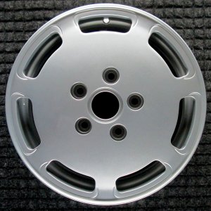 1990-1991 Porsche 928 Silver Wheel (Remanufactured OEM)
